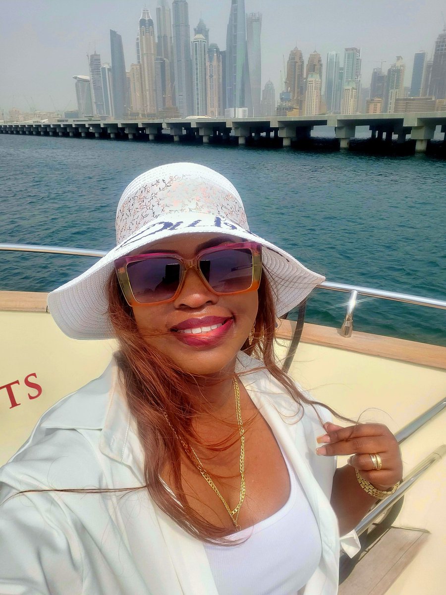 Tu ne peux pas décider quand la vie te met au tapis mais tu peux décider quand te relever. ✅️ 
Bon début de semaine à tous et à toutes 💫

<a href="/leParrainRDC/">𝐥𝐞 𝐏𝐚𝐫𝐫𝐚𝐢𝐧</a>
<a href="/l_jimanel/">Coach Jimanel LWIGULIRA</a> <a href="/lnTshite/">Nyota Tshitenga</a> <a href="/danny_mbk/">Mukendi Mbikayi</a> <a href="/NELLYTSHELAMUT/">Nelly Tshela Mutay</a> <a href="/FranchescaMamb1/">Franchesca Mambulu</a> <a href="/sergebonane/">Sergio #Sierra Bravo  𝕏</a> <a href="/NELLYTSHELAMUT/">Nelly Tshela Mutay</a>