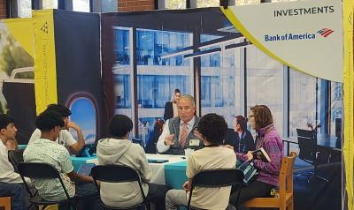 SBrandonUpstate's tweet photo. Teaching students best practices for budgeting and goal setting, @BankofAmerica and the Junior Achievement of Greater SC introduced financial literacy education to thousands of students through the JA Finance Park Mobile® program. Learn more: https://t.co/HYRg1di8G3 https://t.co/FzAp9BJAe9