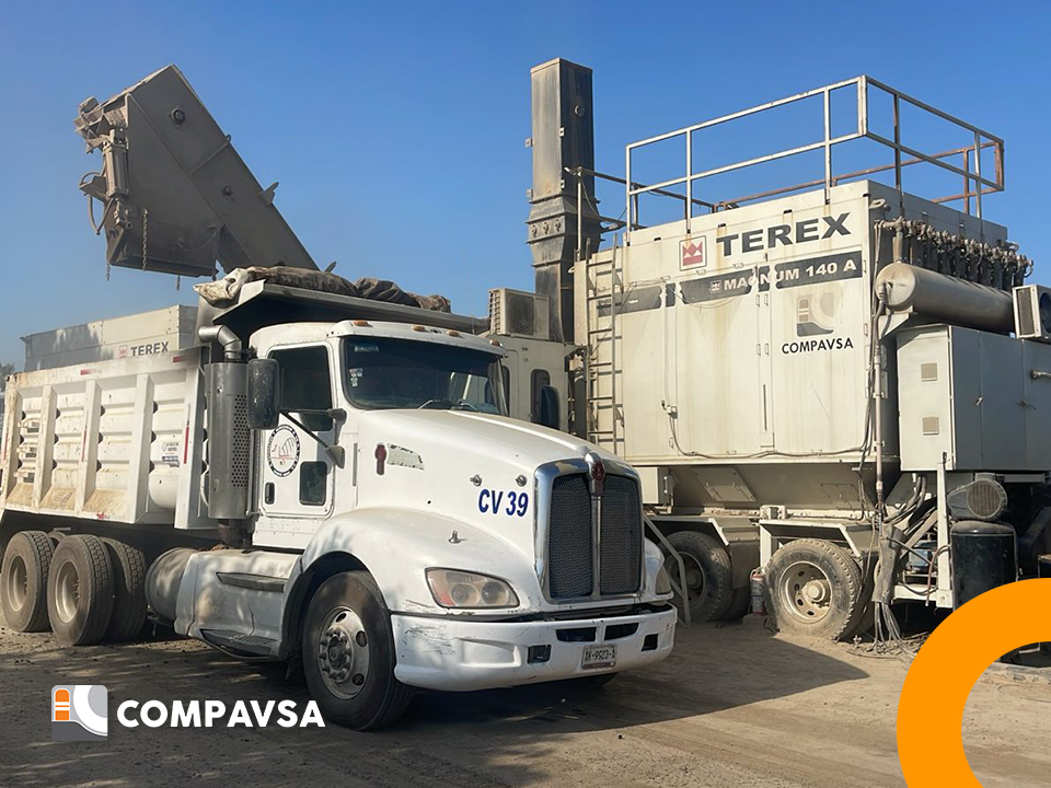 compavsa's tweet photo. Nuestro equipo inicia nueva semana de proyectos 👷

#COMPAVSA #produccion #asfalto #ingenieria https://t.co/SQPZY1FDZ2
