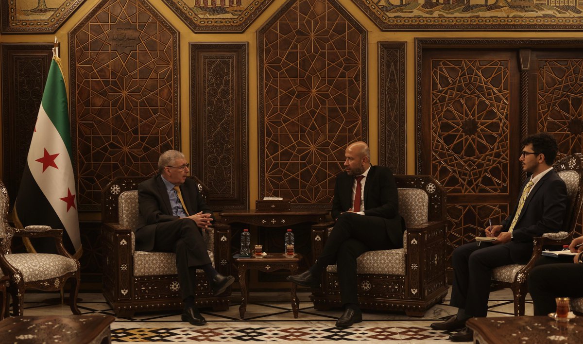 RaedAlSaleh3's tweet photo. أتوجه بجزيل الشكر والامتنان للسيد ناصر عالم، القائم بأعمال السفارة الجزائرية بدمشق، على زيارته لنا اليوم، لقد كان اللقاء الذي جمعنا مثمراً وناقشنا فيه سبل تعزيز التعاون الثنائي في إطار الاستجابة للكوارث ومراجعة الاتفاقيات ومذكرات التفاهم السابقة للتوافق مع الظروف الحالية، واتفقنا على إرسال متدربين إلى الجزائر لرفع قدراتهم في مجال الحماية المدنية، إضافة للتنسيق في مجالات الرصد الزلزالي والإنذار المبكر.
#وزارة_الطوارئ_وإدارة_الكوارث
#الجمهورية_العربية_السورية