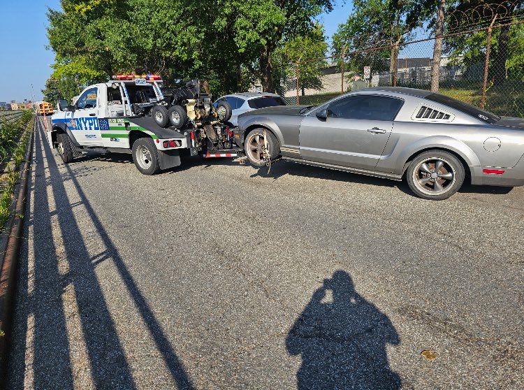 The #104QTeam is brand new and aimed at enhancing your quality of life! 

Today, our Q-Team was on Rust Street performing a tow operation and removing abandoned vehicles from #Maspeth.

<a href="/NYPDQOL/">NYPD Quality of Life Division</a>