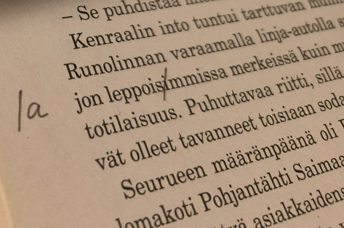 Oman elämänsä äidinkielenopettaja on päättänyt korjata kirjaston kirjasta virheet.

Ihailtavaa. Not.

Onkohan viimeisellä sivulla kokonaisarvosana ja sanallinen palaute?