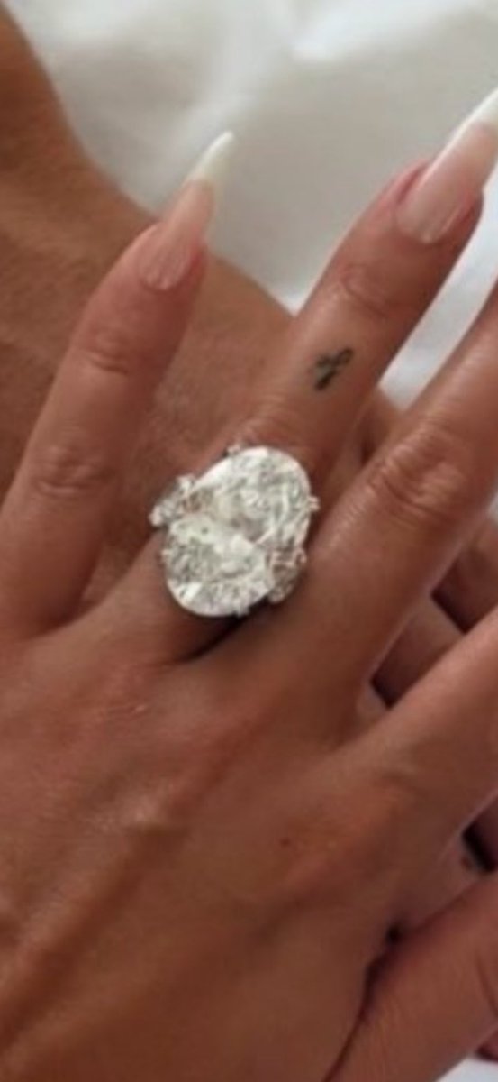 TheGlobal_Index's tweet photo. @TouchlineX She’s got more money on her ring finger than I will acquire within my 75 or so years on this earth https://t.co/gtEliiDWFp