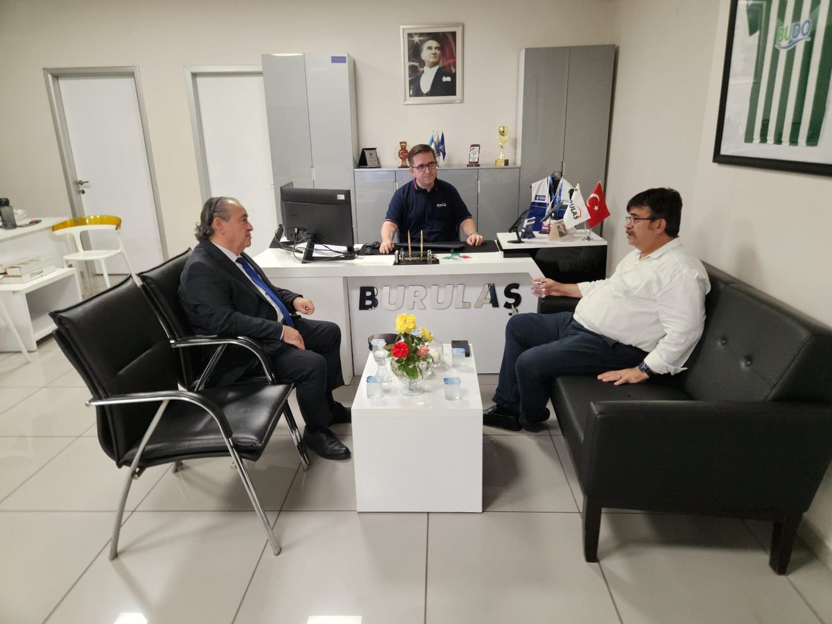 f5li's tweet photo. Yeni BursaKart'ların ay başında sisteme girmesi ile yoğunlaşan Şehreküstü Kişiselleştirme Ofisini ziyaret ettik.+ https://t.co/y14gs8q0Zd