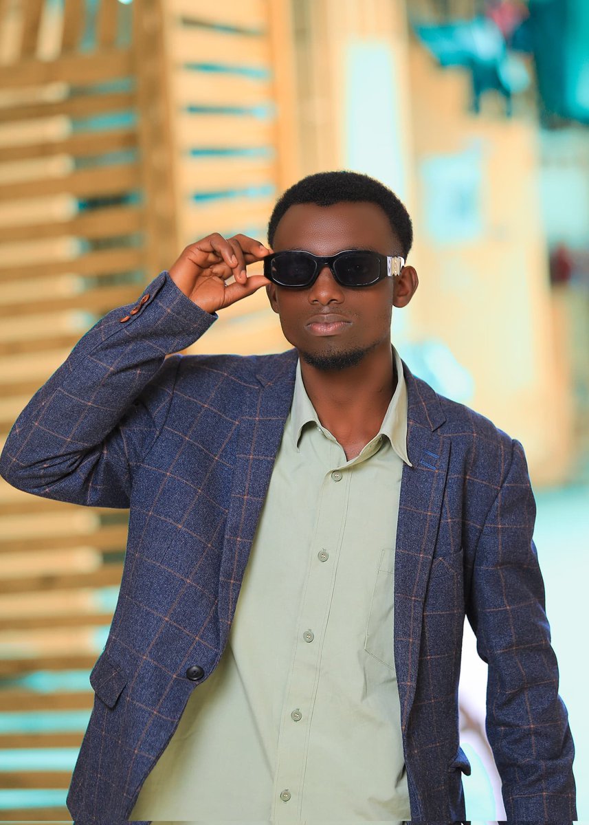 I thank God for my life..... Coz he has made me got a 🪜...... Believe in your self and the Almighty, you gonna have a nice living in the world 🌎🌎🌍. It's De Bimboy 256