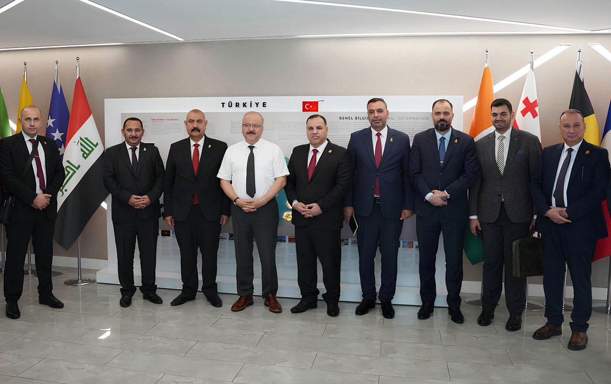🇹🇷🇮🇶 Irak her yeni öğrencimizle bize daha yakın.

Erbil, Bağdat ve Kerkük’te toplam 15 okulumuzla binlerce öğrenciye ulaştığımız Irak'ta, bu başarıyı Musul ve çevresine taşımak için yeni adımlar atıyoruz.

Bu amaçla Ninova Eğitim Genel Müdürü Muhammed İbrahim Abbudi ve