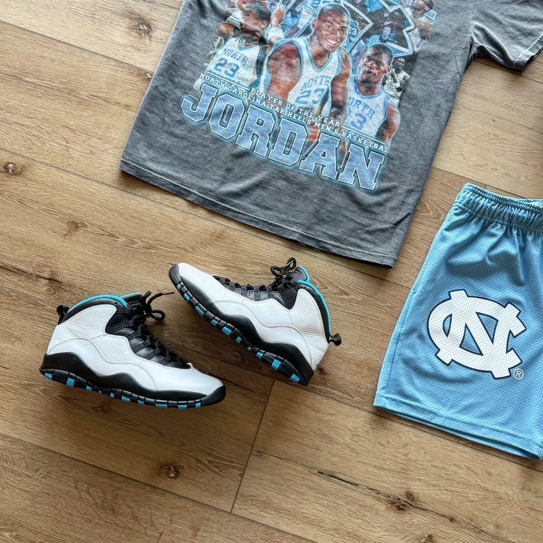 iAmTMCII's tweet photo. What y’all rocking today 
@outfitgrid #outfitgrid
🧢#SupremeCap
👕#VintageJordanTee
🩳#EricEmanuelShorts
👟#Jordan10PowderBlue https://t.co/8lWk9OlcYq