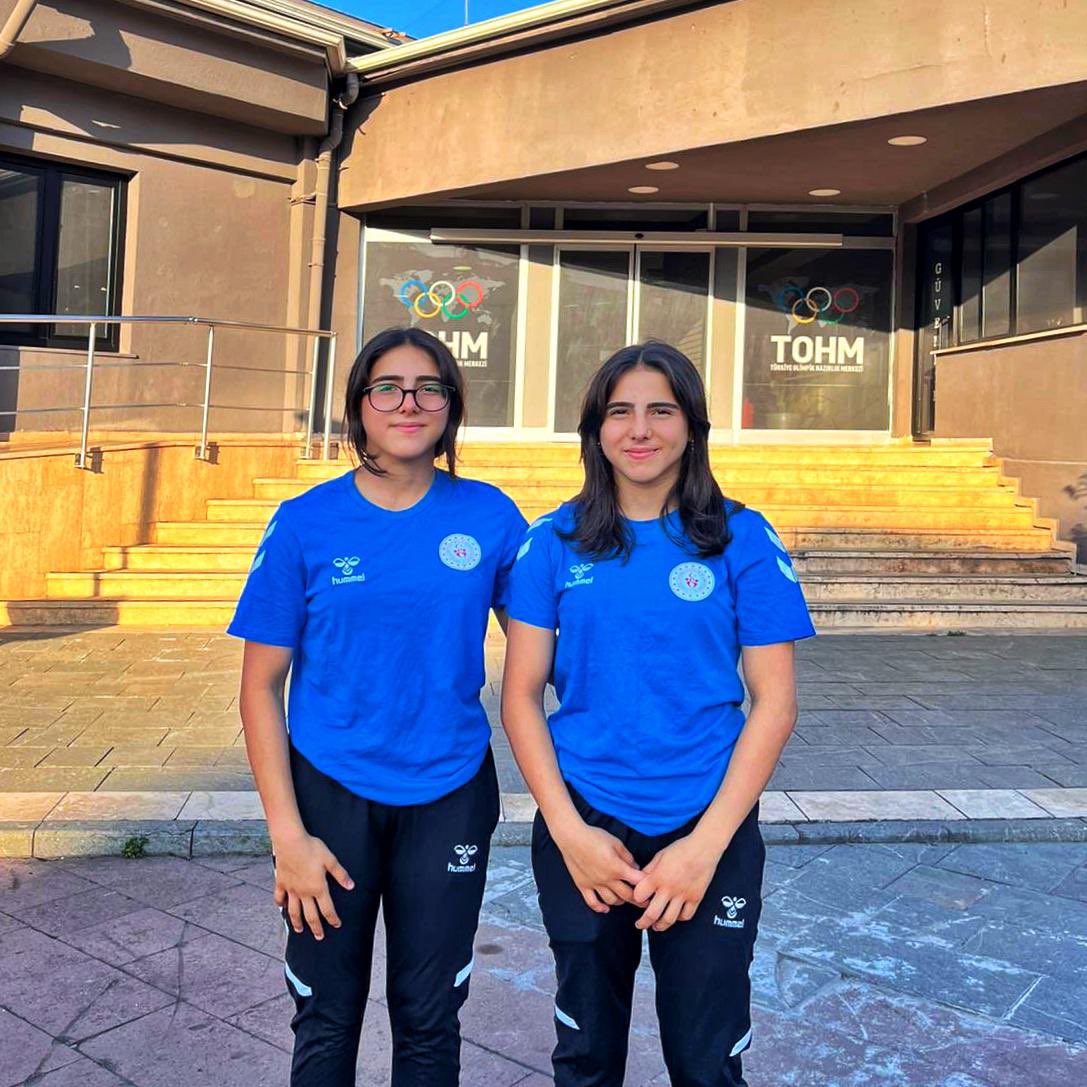 27-30 Ağustos 2025 tarihlerinde Bulgaristan’ın Sofya kentinde düzenlenecek olan Ümitler Judo Dünya Şampiyonası Hazırlık Kampı için kulübümüz sporcularından;

•Ecrin Civelek
•Berfin Civelek

Türkiye Judo Federasyonu tarafından Milli Takım kampına davet edilmiştir.