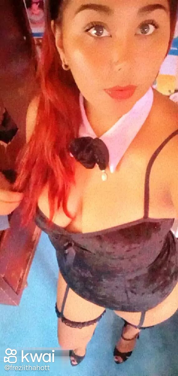 freziitha89801's tweet photo. Quién me apoya 🍆🥛🥵 https://t.co/CTkzvGYrW9
