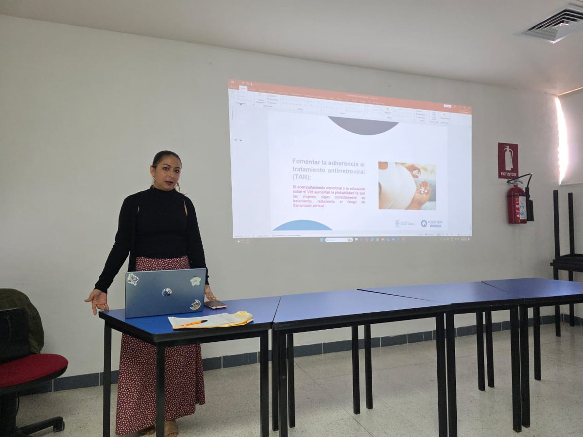 CapasitsQRO's tweet photo. 🩺 #Querétaro refuerza la atención digna y sin discriminación a personas con #VIH.
E el Hospital General de Cadereyta, la Coordinación Estatal de VIH capacitó a personal médico, enfermería y trabajo social en atención integral, prevención del estigma y coordinación con #CAPASITS https://t.co/wTMAuMormv