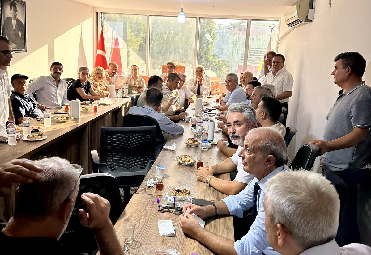 İYİ Parti Aksu İlçe YENİ Yönetim Kurulu hayırlı uğurlu olsun!

İl Başkanımız, il yönetim kurulumuz, önceki ilçe Başkanımız ve 
Belediye başkan adayı olarak şahsım kendi ilçemizde partililerimiz ile bir aradayız, 
birlik ve beraberliğimizi sağlayan tüm özverili arkadaşlarımıza;