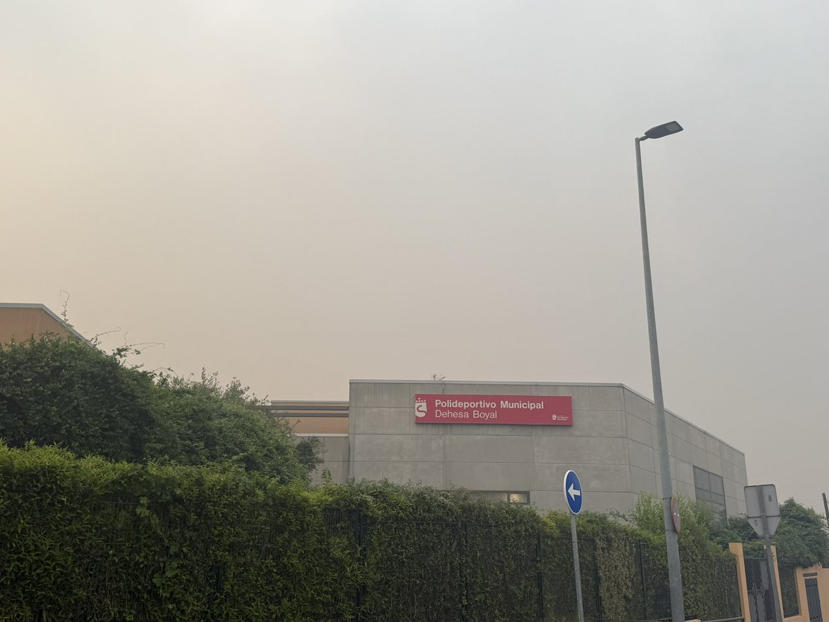 🚨 ATENCIÓN | En estos momentos se procede al desalojo preventivo del polideportivo municipal Dehesa Boyal. 

Extremen las precauciones y bajo ningún concepto se acerquen a la zona.

Sigue las recomendaciones de las autoridades.