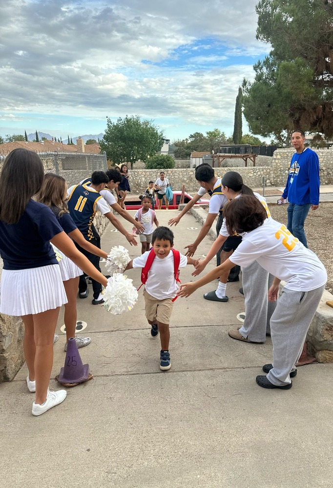 💛Trooper Spirit Welcomes Our Students! 💙 yisd.net/o/eastwoodheig…