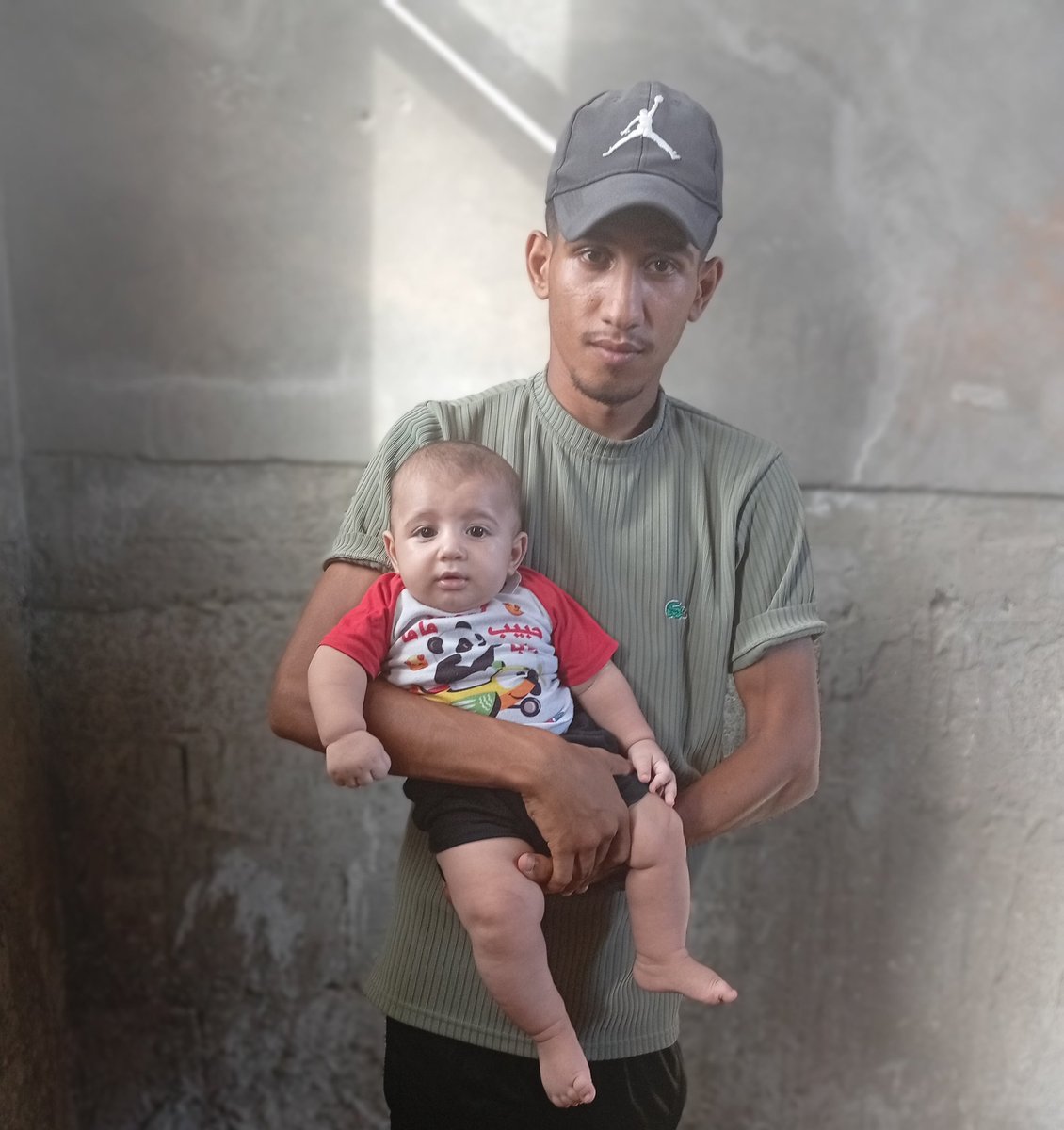 My friends, the price of food has come down and everyone is buying flour, cheese, sugar &amp; dates for their families.
But my donations have dropped too and now I can hardly even buy milk, diapers and mineral water for baby Khaled.
Please help me by donating!
chuffed.org/project/137078…