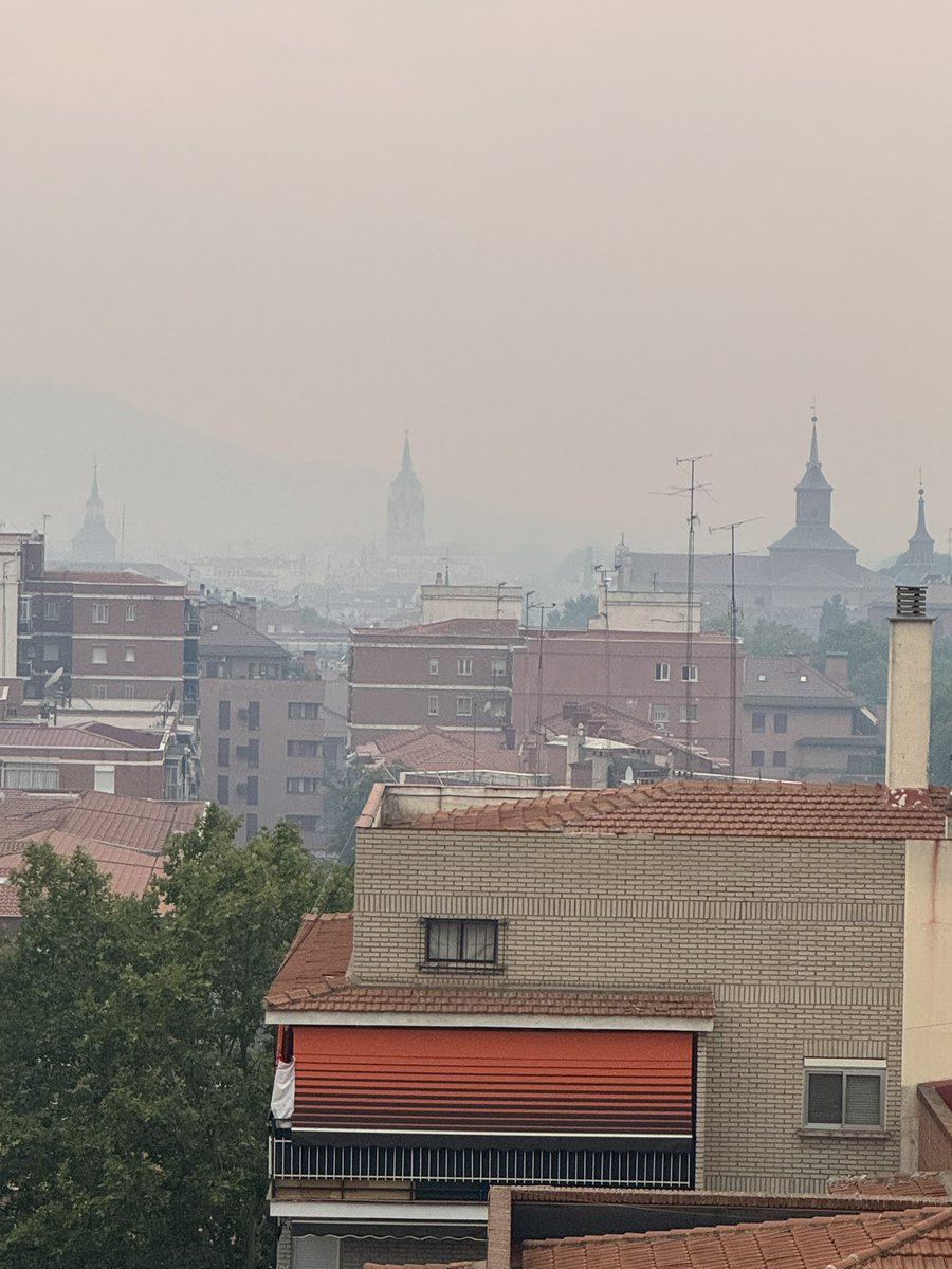 plurbano's tweet photo. Todo Alcalá de Henares con humo y olor a quemado que no se de donde viene. La prueba en las fotos…

#incendio #AlcaládeHenares #sequematodaEspaña #Alcaláenllamas https://t.co/hLKXyKTO3D