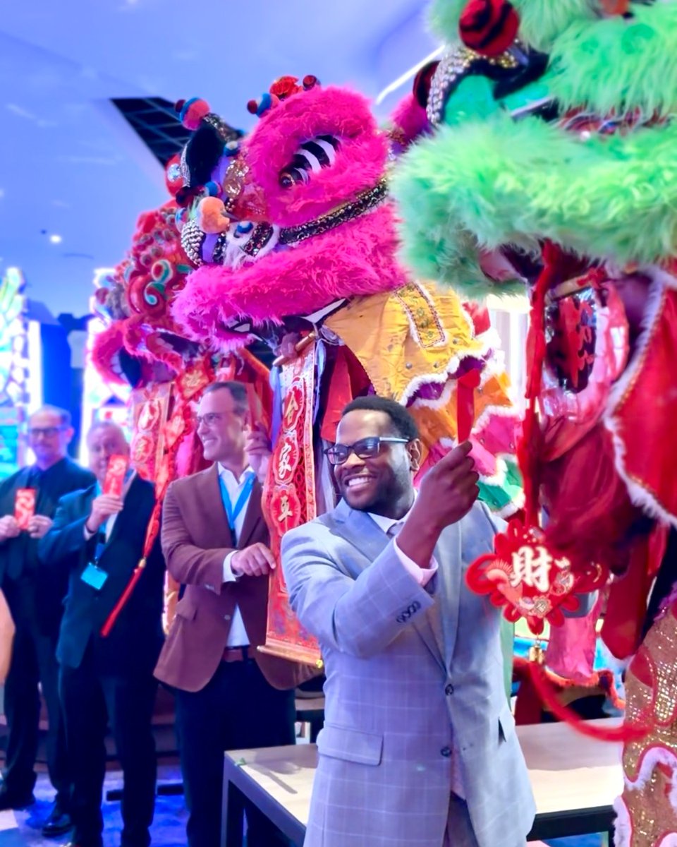 HollywoodJoliet's tweet photo. Ribbon cut. Dragons danced. The next chapter of Hollywood Joliet is here.
@PENNEntertain and Hollywood Joliet thank you for being part of the journey. The new Hollywood is yours to explore. https://t.co/swfIi8nMzc