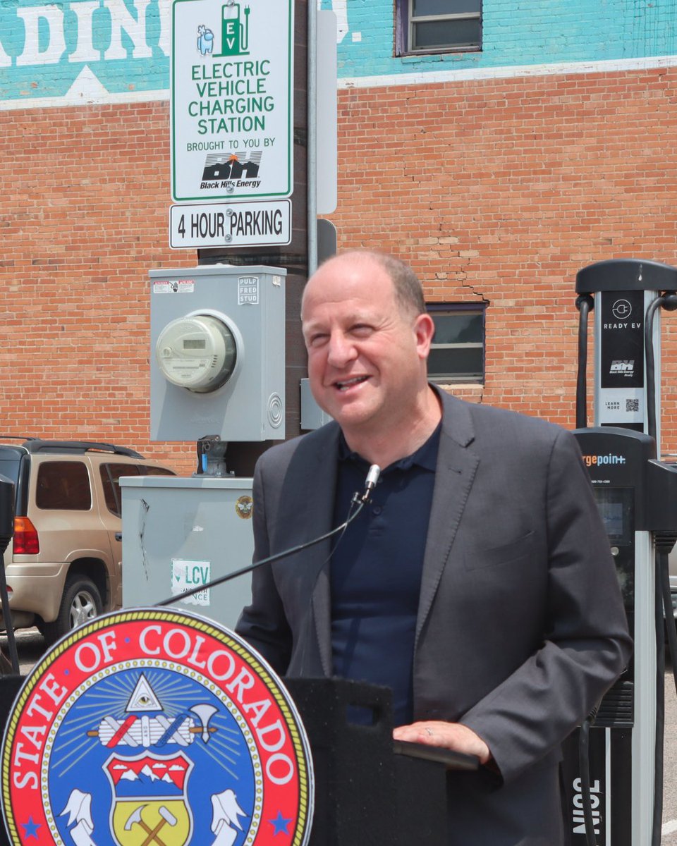 Estamos construyendo más estaciones de carga rápida para facilitar la carga de su vehículo eléctrico: ow.ly/ucVB50WCST3 

Colorado se enorgullece de su labor para aumentar la disponibilidad y la asequibilidad de los vehículos eléctricos en nuestro estado, y la