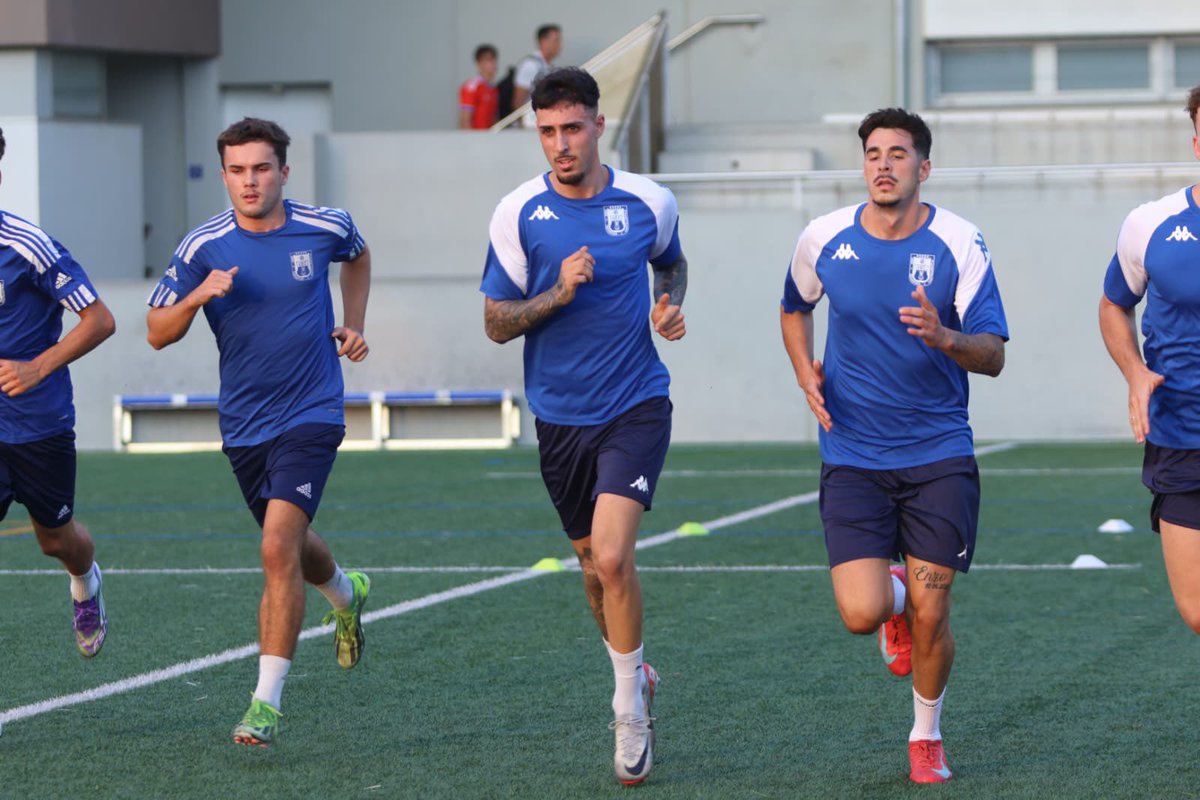 uecastelldefels's tweet photo. #PrimerEquipUEC | 🟡🔵

🔛 DIA 1

🔥🔥 SANT TORNEM-HI! 🔥🔥

✅ La @uecastelldefels 25-26,  en marxa!! ⚽️🏃

#SomHiGrocs #2aLligaElit https://t.co/OkTpz5w7LC