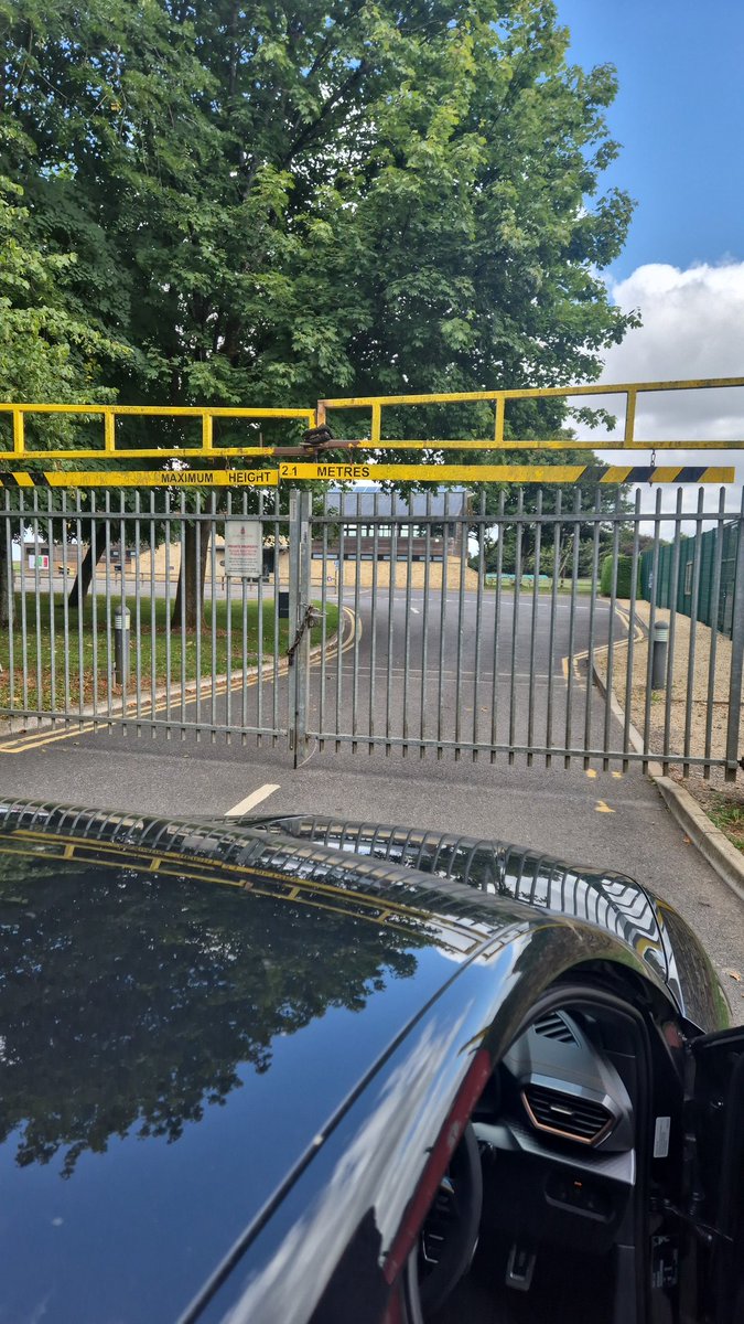 Pingu1913's tweet photo. @ThatsSoVillage We were playing away &amp; the oppo's ground wasn't open till 1323.. play was due to start for 1300. https://t.co/ZKGhZ3WbiM