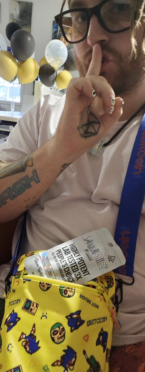 ₿rokenn tweet media