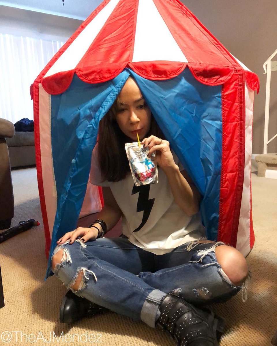 𝕮𝖍𝖆𝖒𝖕𝖎𝖔𝖓. tweet media