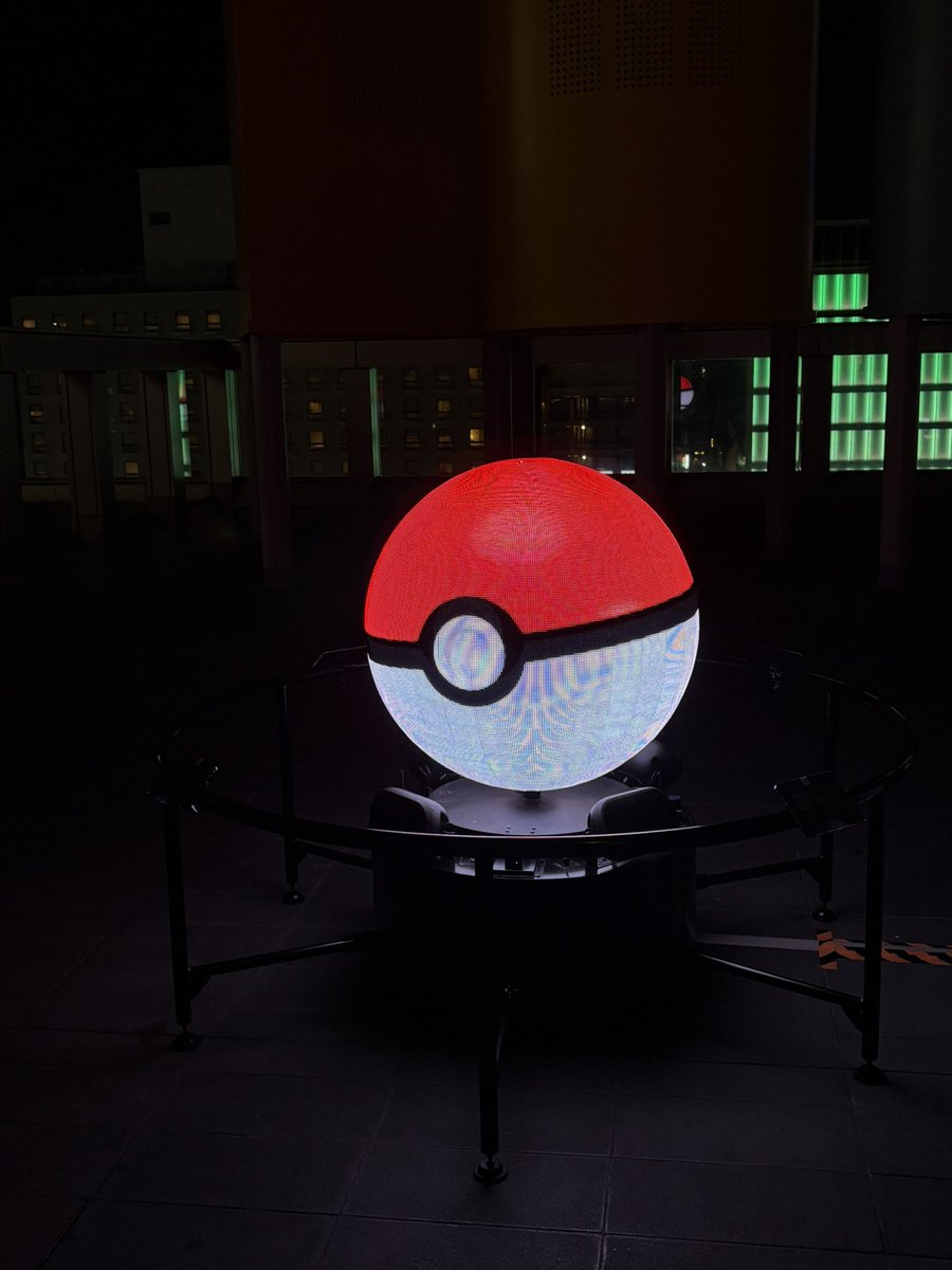 京都駅にモンスターボールあった