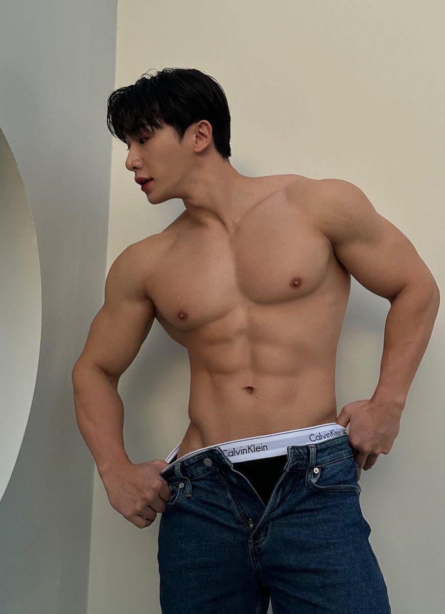 wongust_d's tweet photo. #원호 #WONHO 

For my sanity                        For my insanity https://t.co/KLmAXtRyvP