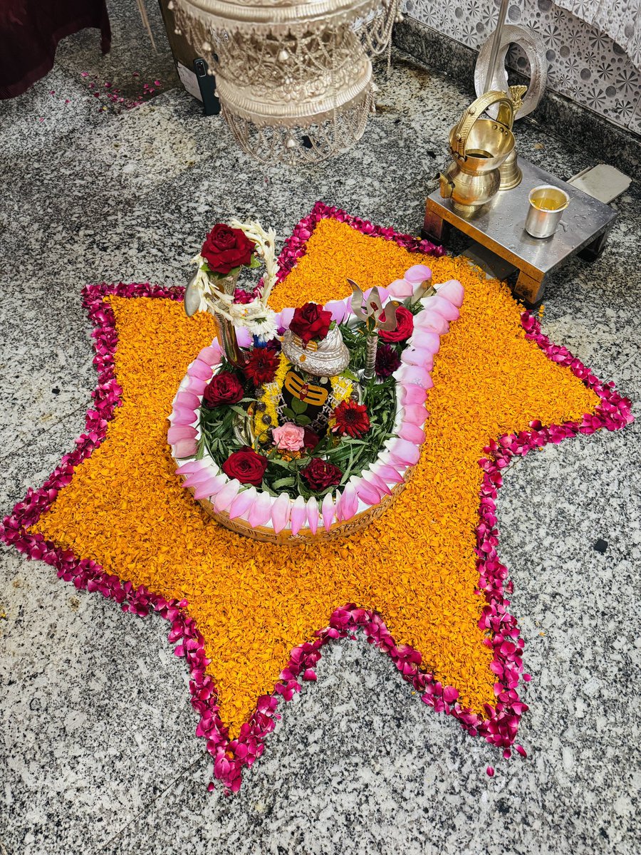 शुभ रात्रि श्री नीलकंठ महादेव जी

📍 श्री नीलकंठ महादेव मंदिर उत्तराखंड