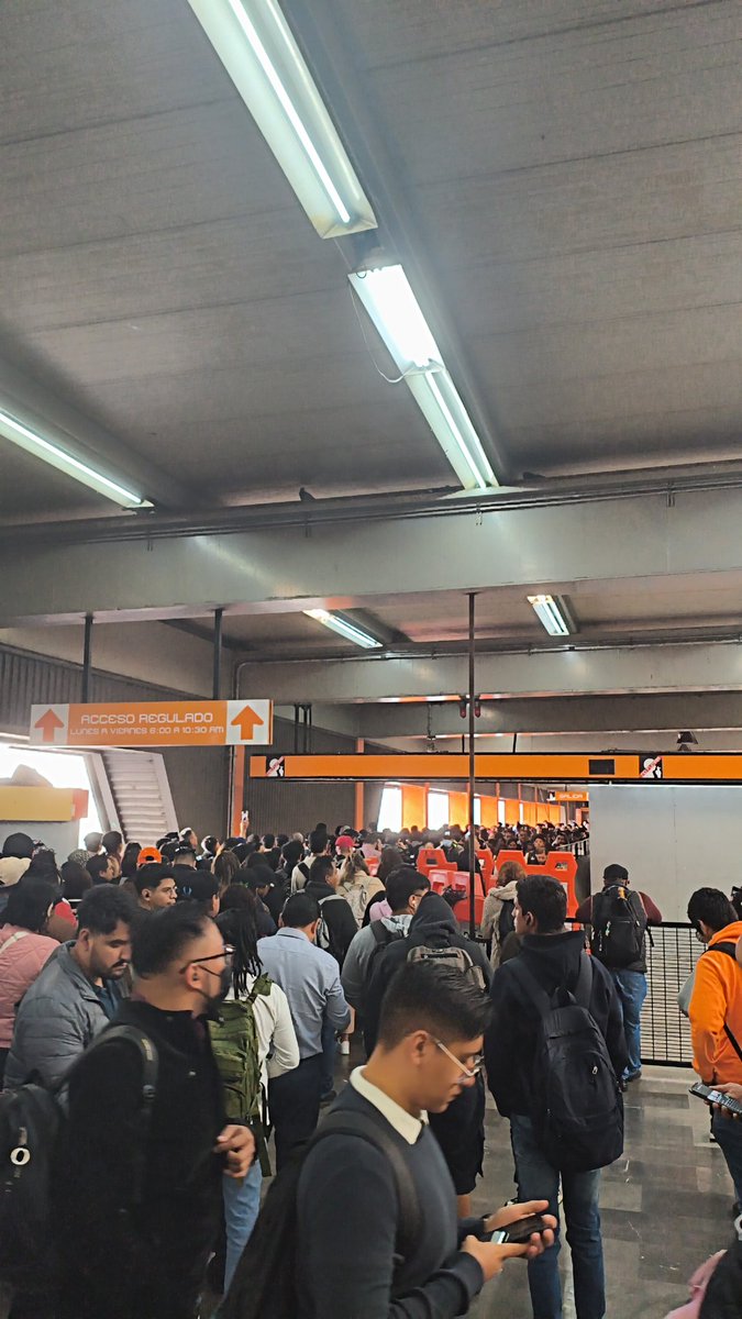 Rodroxman's tweet photo. @MetroCDMX 🤣🤣🤣 8 minutos línea 7??? https://t.co/Jj8lMlfdoZ
