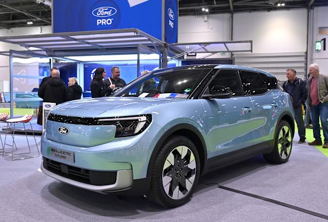 NaeemAslam23's tweet photo. FORD TO INVEST $5B IN LOW-COST EVS

Ford plans a $5B investment targeting affordable electric vehicle models, aiming to expand market reach and compete in the entry-level EV segment. The strategy seeks to boost adoption, optimise production costs, and strengthen positioning against rising global competition. #EVs #Automotive