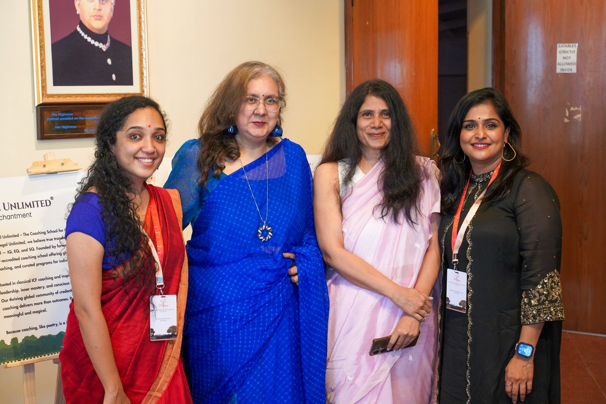 shinieantony's tweet photo. In the pink!
@BengaluruPoetry @lalithalakshmi1 #RamyaNambessan #ArchanaVasudev #JanakiSabesh https://t.co/LCECTY95Of