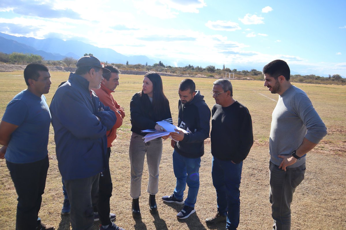 IreneZarateR's tweet photo. En #Vichigasta visitamos las instalaciones de la Liga Vichigasteña de Fútbol para conocer de cerca la tarea que llevan adelante.
 
Esta querida institución está próxima a recibir su escritura, y nos enorgullece acompañar este gran logro que fortalece su crecimiento. https://t.co/Nhgm9D2Gua
