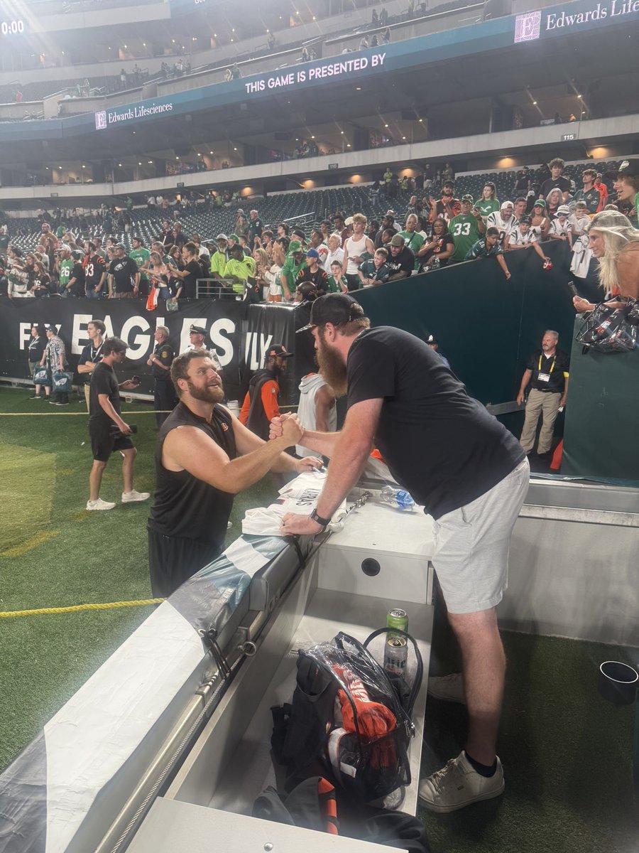 drumfreakx7's tweet photo. Had a great time at the Bengals vs Eagles preseason game! Thank you @_teddy_k for taking a moment to sign my jersey! Who Dey!! #Bengals #nfl #whodey https://t.co/b7P6Rp9KnS