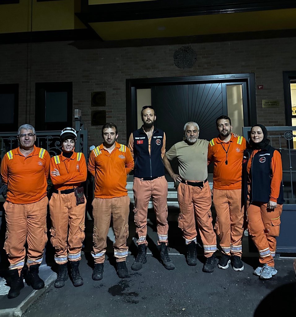 Ogm tarafından gelen talepler doğrultusunda Çanakkale’de çıkan orman yangınına giden ekibimizin üyeleri dün itibari ile geri dönüş yaptılar. Kendilerine teşekkür eder,UKİD arama kurtarma olarak her daim hazır olduğumuzu belirtiriz.
#ormanyangını #çanakkale #doğalafet #ogm