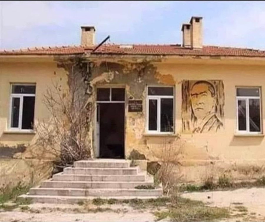 atam_icin__'s tweet photo. Köylüyü bitirmenin tek yolu, öğretmeni köyden kovup köylüyü imama teslim etmekti. Başardılar. https://t.co/9v1cTYgid8