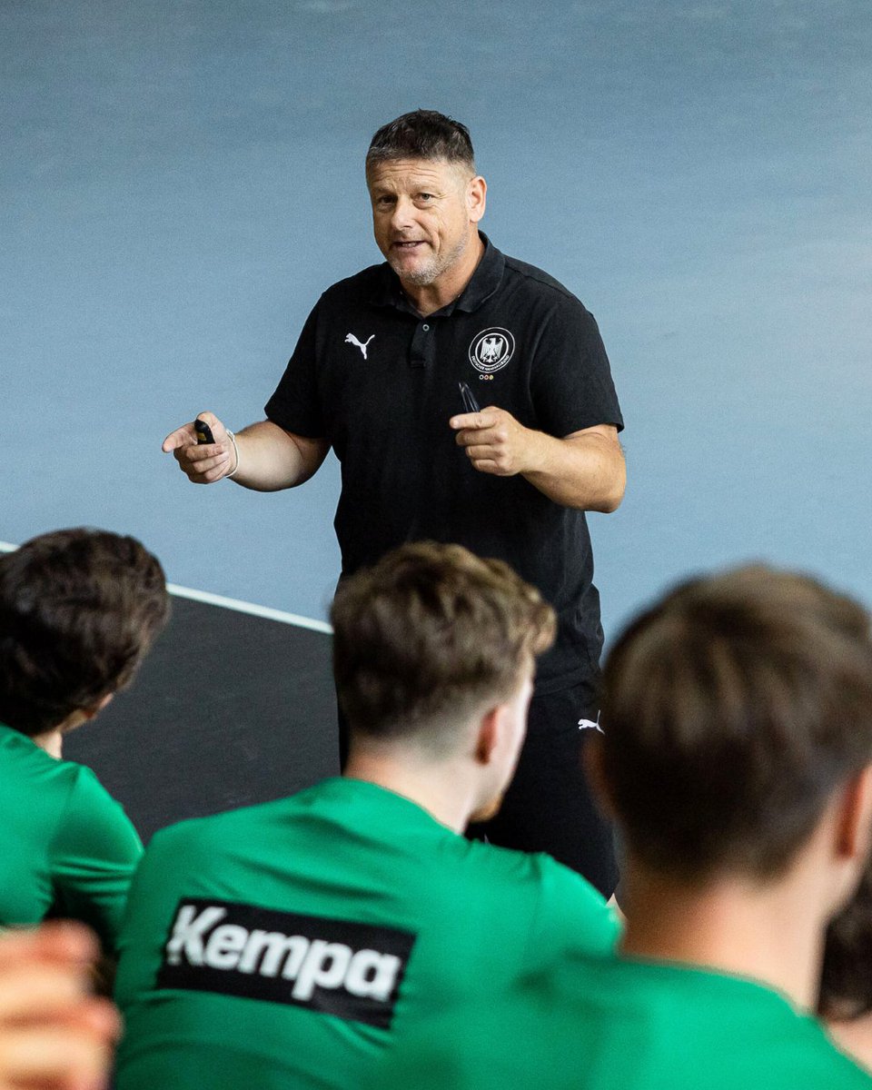 📣 Regel-Update beim Training von FRISCH AUF!

Heute gab’s für unsere Jungs nicht nur eine schweißtreibende Einheit, sondern auch frischen Input in Sachen Regelwerk! 📝

Unser Dank geht an Jürgen Rieber, Mitglied des DHB-Lehrstabs, für den Besuch und den wertvollen Input! 🙌💚🤍