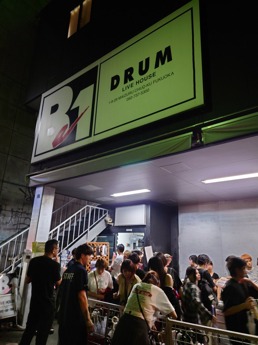 x_x_trrn's tweet photo. 行ってきました！
映像でも十分楽しめてあの頃の事を思い出したり。

若いうちにもっと色んなLIVE行っておけばよかった。 https://t.co/M6UBAurXIk