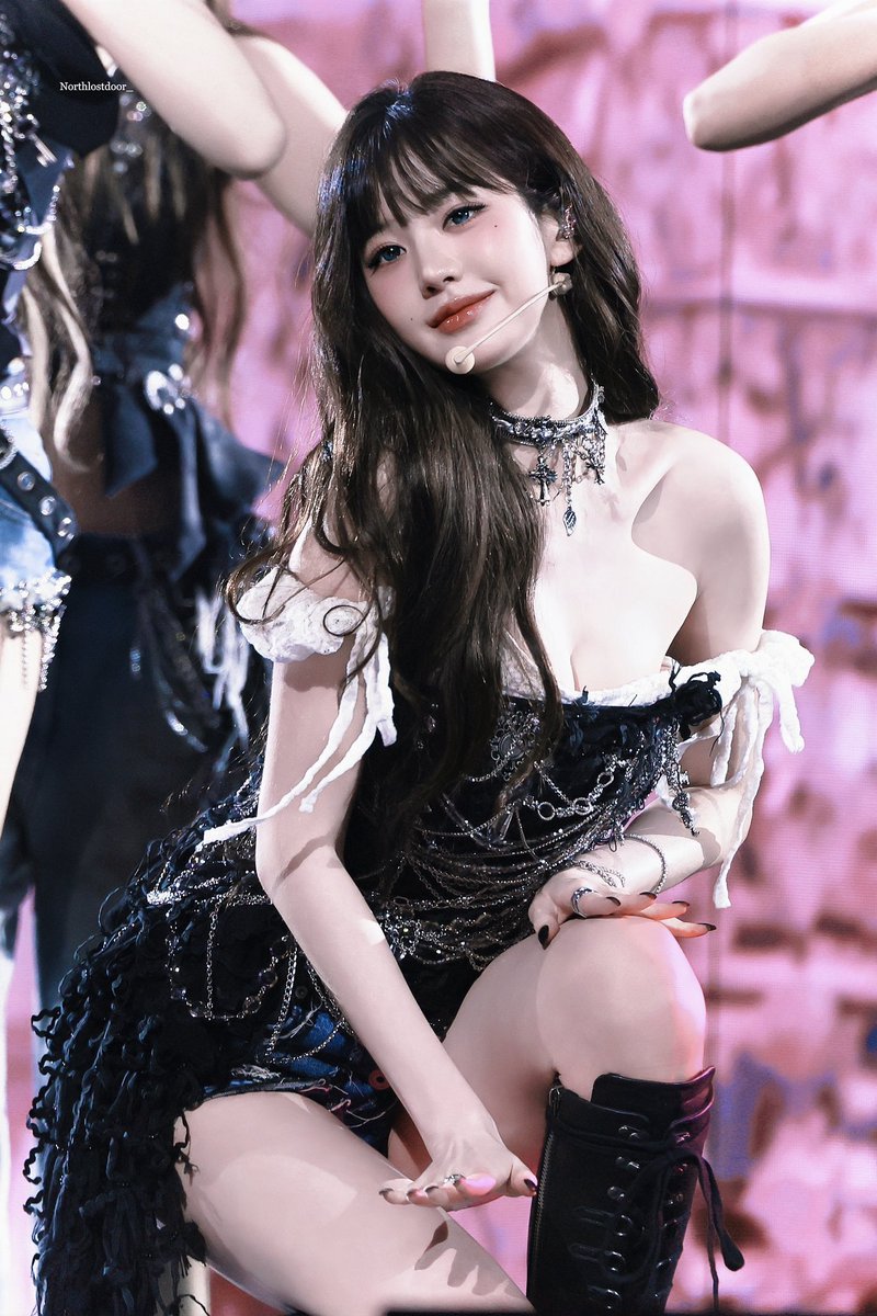 wonyoungdollz's tweet photo. Insanely pretty this day ✨

#장원영 #JANGWONYOUNG #IVE https://t.co/4MCAqZ9WUd