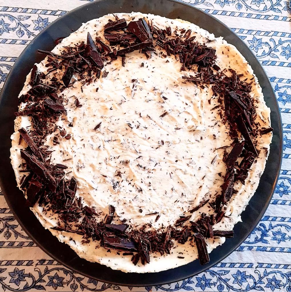 Baked enough cheesecakes for a formal dinner for 20 people the other day. A nice distraction from my usual job of ranting about how horribke everything is in the world. Seriously considering catering as a side hustle...