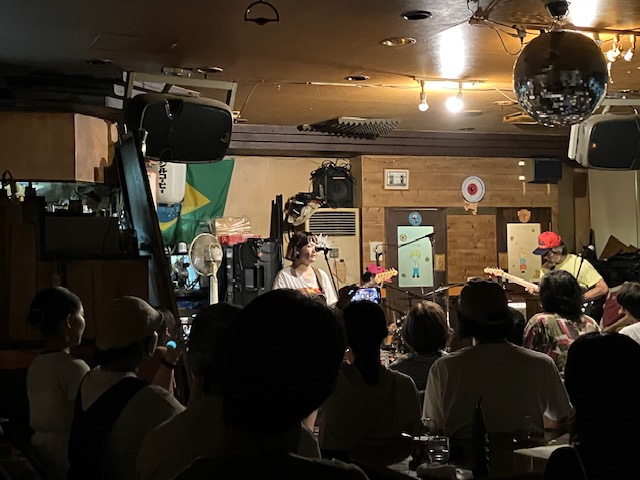 2日連続ブラジル、佐藤守晃さんはキレッキレのロックで全然違うけど初期のBECK味を感じる凄み！名古屋のジェームス・テイラー片岡絹人さん、曲と歌詞の良さピカイチ！ピーターフォークはシュールとPOPの間に狂気を忍ばせて天才の仕事！爆音のNEWハテナ、オルタナの楽しさ全開！お客として楽しかった！