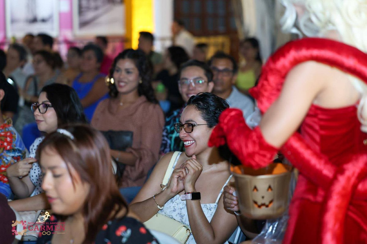 CarmenenunClick's tweet photo. compartieron con el público sus #inicios, #experiencias y la #magia de este fascinante mundo. 🌈💫

🎁 ¡Este #conversatorio y #show cerró con una rifa sorpresa! 🎫 Sin duda, un evento que dejó huella y muchas sonrisas. #𝘕𝘰𝘴𝘔𝘶𝘦𝘷𝘦𝘌𝘭𝘈𝘮𝘰𝘳𝘟𝘊𝘢𝘳𝘮𝘦𝘯 ❤️ https://t.co/JvpJFdPHz5