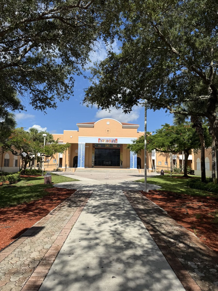 Robin_Bartleman's tweet photo. Next Stop: Pines Charter High School. Thank you to Mr. Bayer for showing us around this beautiful campus. I love new the Jaguar in the updated lobby! You have an established an amazing team!

@cityofppines 

#firstdayofschool #backtoschool https://t.co/1neiQ9wl78
