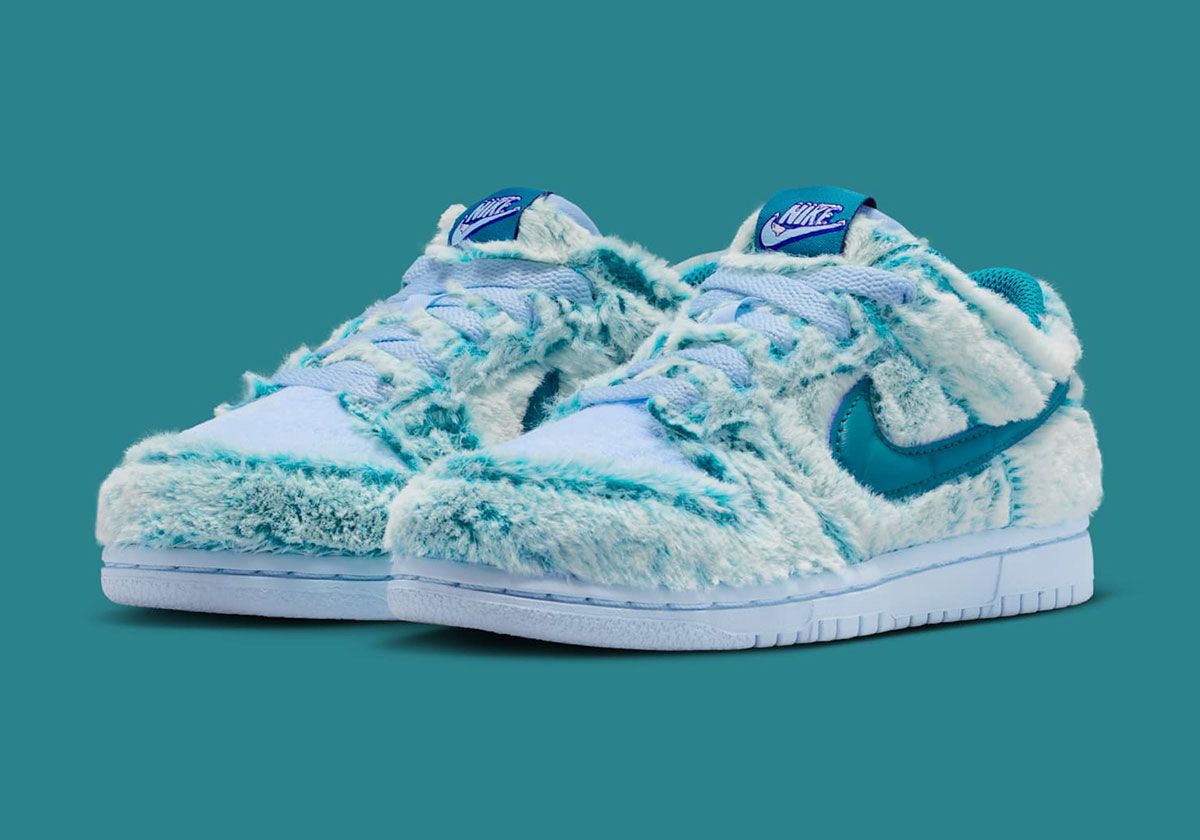 SneakerNews's tweet photo. Nike Dunk Low “Abominable Snowman” ❄️ 👀 
🗓️ Holiday 2025
🧒 PS sizes

Should Nike drop these for adults? 🤔 https://t.co/OK67gImqho