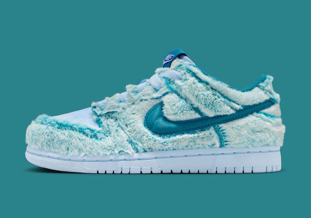 SneakerNews's tweet photo. Nike Dunk Low “Abominable Snowman” ❄️ 👀 
🗓️ Holiday 2025
🧒 PS sizes

Should Nike drop these for adults? 🤔 https://t.co/OK67gImqho