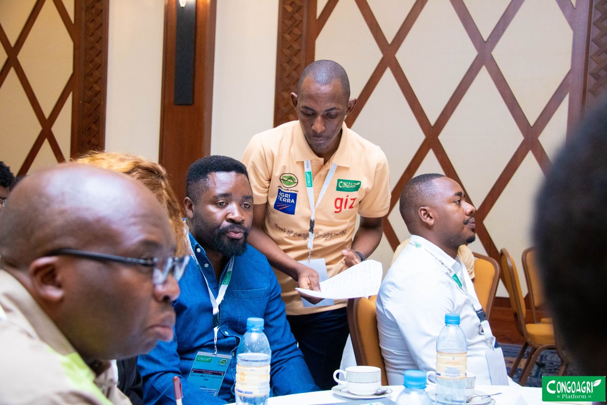 Congoagri1's tweet photo. 💰🌱 M. Clovis Thaunza (AgriEst) parle de l’accès au financement à la Conférence sur la Qualité du Café.
Il appelle à lever les obstacles pour soutenir la compétitivité du café congolais.
#BestOfCongo #CongoagriPlatform #CaféCongolais https://t.co/MuTDC7Aczz