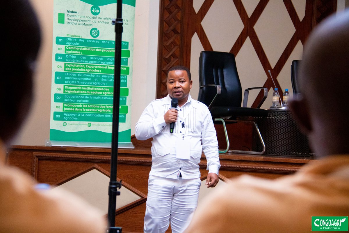 Congoagri1's tweet photo. 💰🌱 M. Clovis Thaunza (AgriEst) parle de l’accès au financement à la Conférence sur la Qualité du Café.
Il appelle à lever les obstacles pour soutenir la compétitivité du café congolais.
#BestOfCongo #CongoagriPlatform #CaféCongolais https://t.co/MuTDC7Aczz