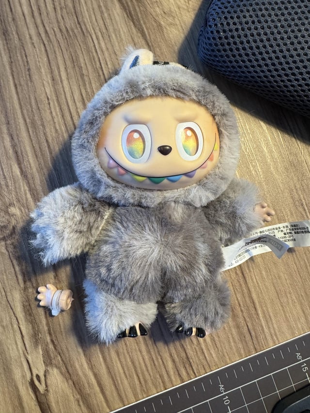 RealEmmaMarkin's tweet photo. Labubu 🧸 https://t.co/gSrjm1SXEB