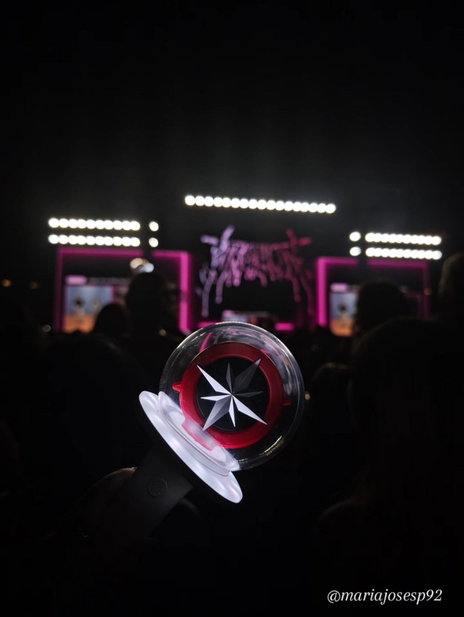 Mary3292's tweet photo. Hilo Stray Kids wallpaper DominATE Madrid
#StrayKids #Wallpaper #skz https://t.co/v0YVqio729
