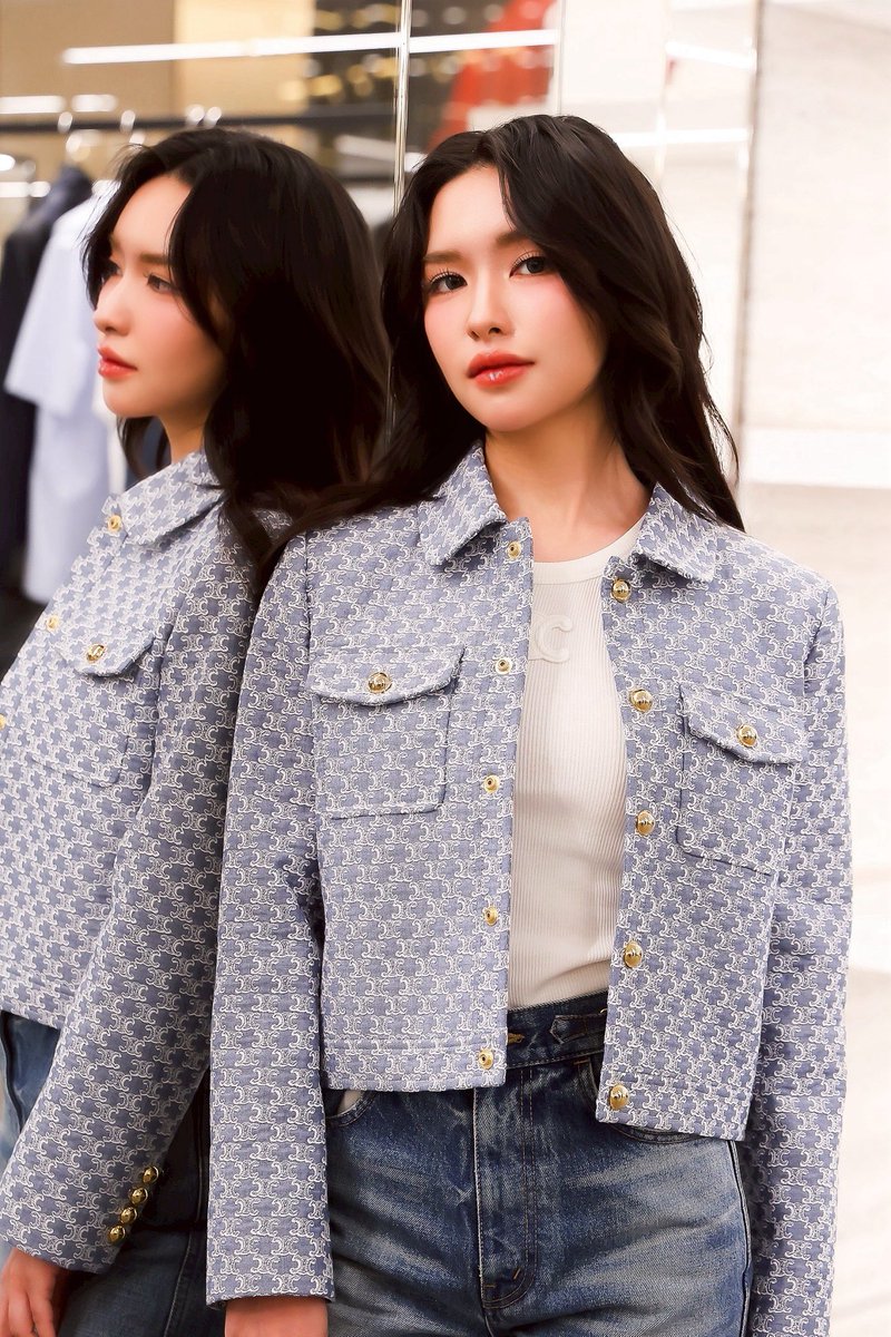 Lookkaeww_k's tweet photo. สาว Celine ของลูกโลกคนเก่ง 🌍⭐️

#CELINE 
#lookkaewkamollak https://t.co/LAaAfj5Mlu
