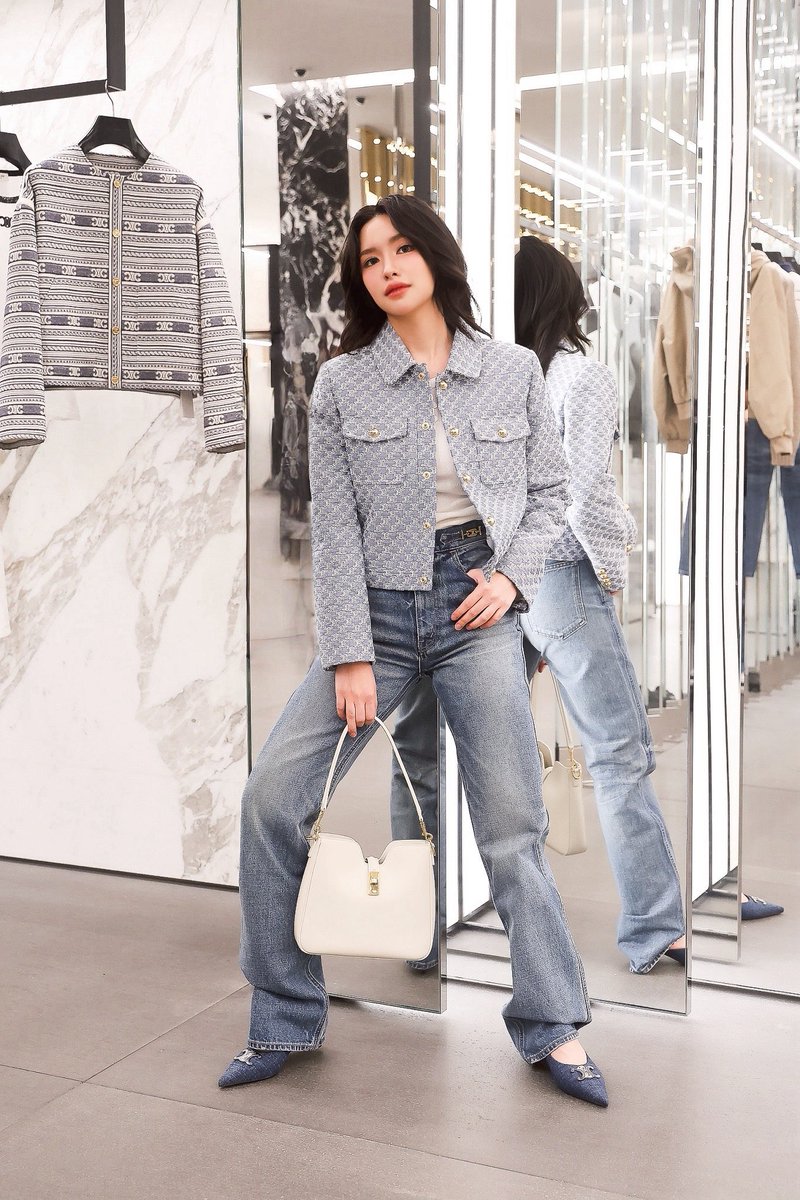 Lookkaeww_k's tweet photo. สาว Celine ของลูกโลกคนเก่ง 🌍⭐️

#CELINE 
#lookkaewkamollak https://t.co/LAaAfj5Mlu